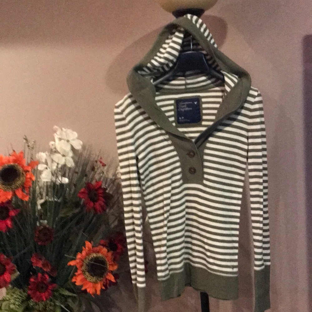 American Eagle waffle long sleeve green/white